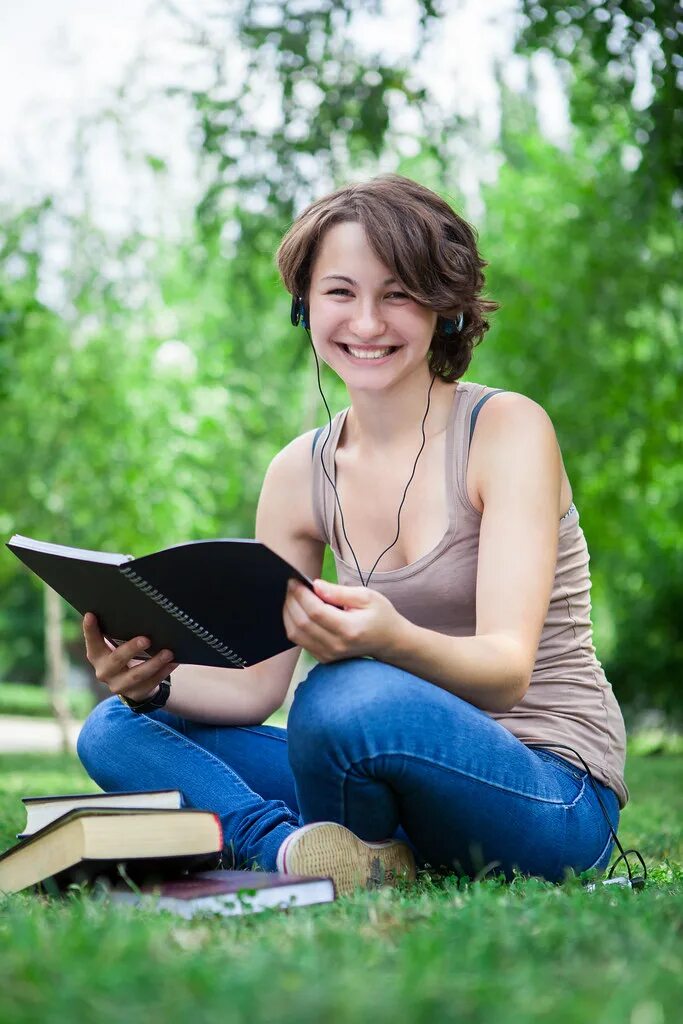 She a college student. Девушка отличница. Студенческая жизнь. Повседневные дела. College student.