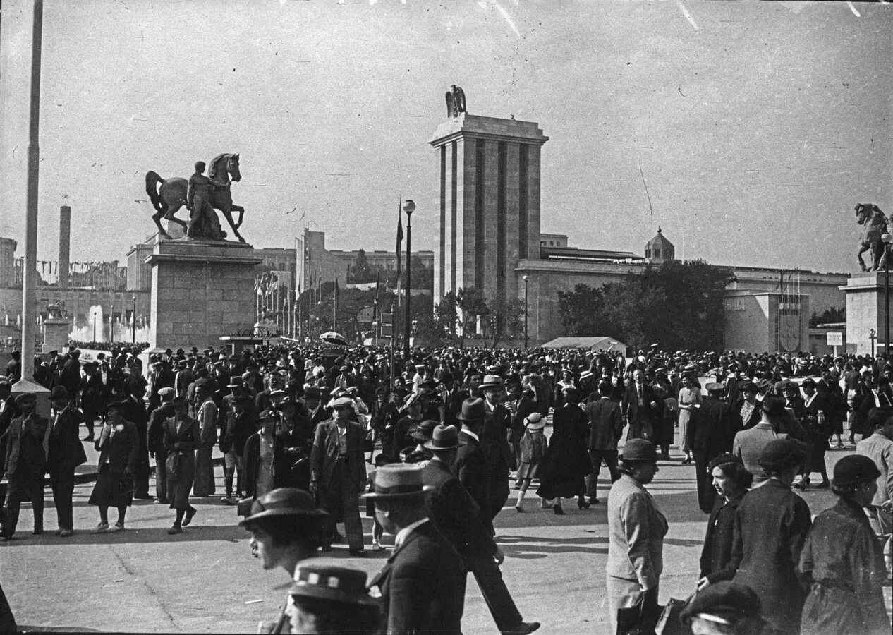 1 Мая 1937 год. Парижская выставка 1937. Всемирная выставка 1937. 1937 Фото.