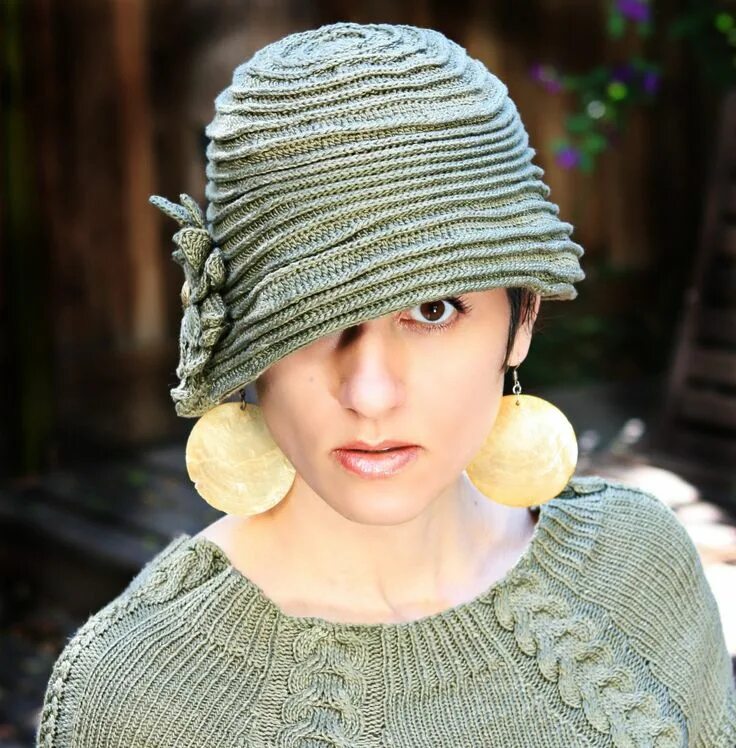 Knit hats. Шляпка клош вязание крючком. Необычные шапки. Шапка вязаная. Необычные вязаные шапки.