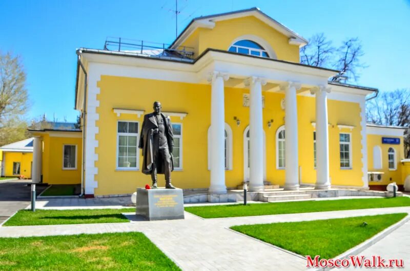 памятник тургеневу на остоженке. памятник дивизии народного ополчения фрунзенского района. памятник на остоженке и пречистенке. памятник тургеневу в москве на остоженке. остоженка памятник.