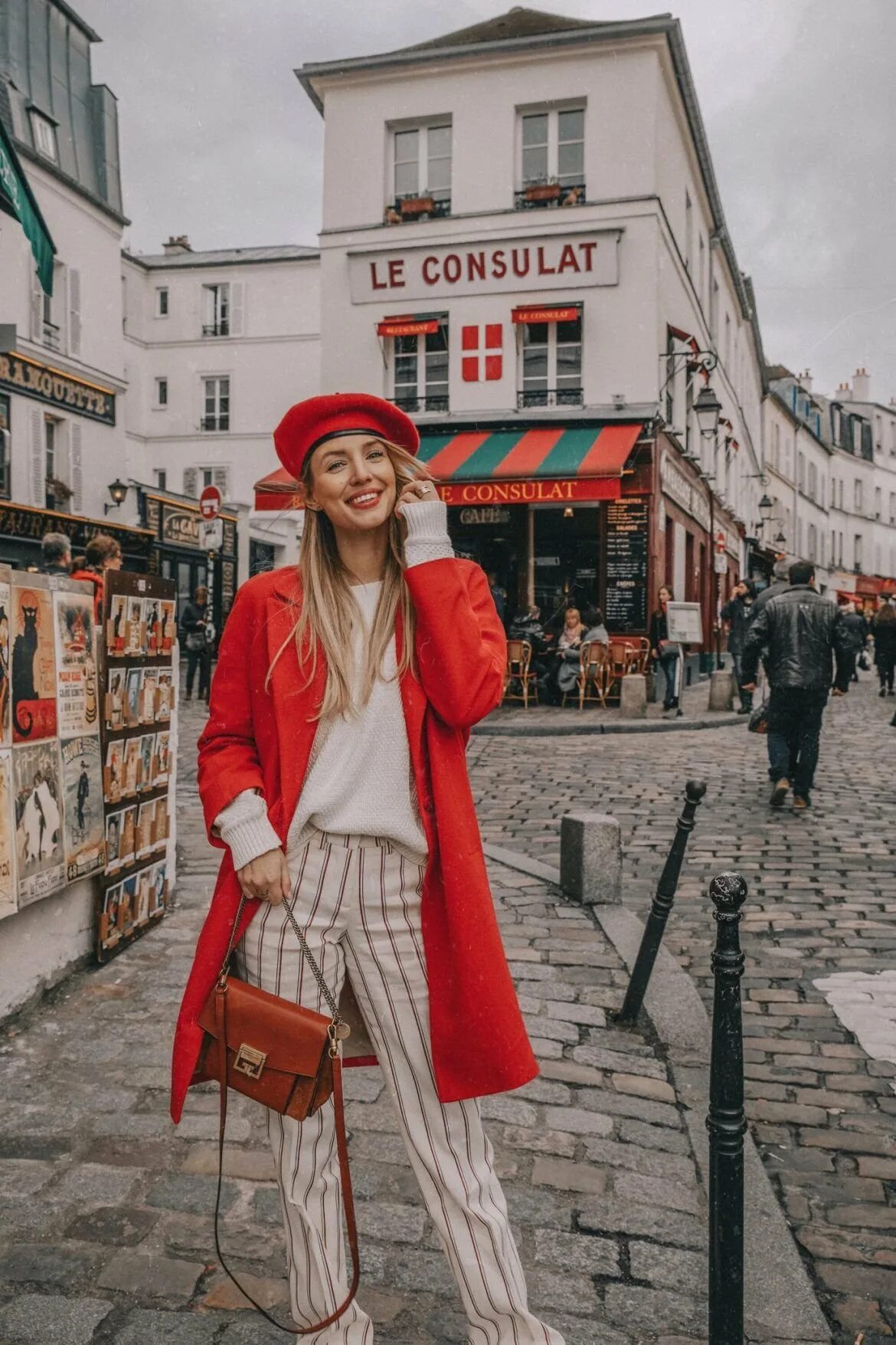 Париж гаврош. Paris одежда. Парижский шик уличная мода. Стиль французский шик стритстайл. Образы в парижском стиле.