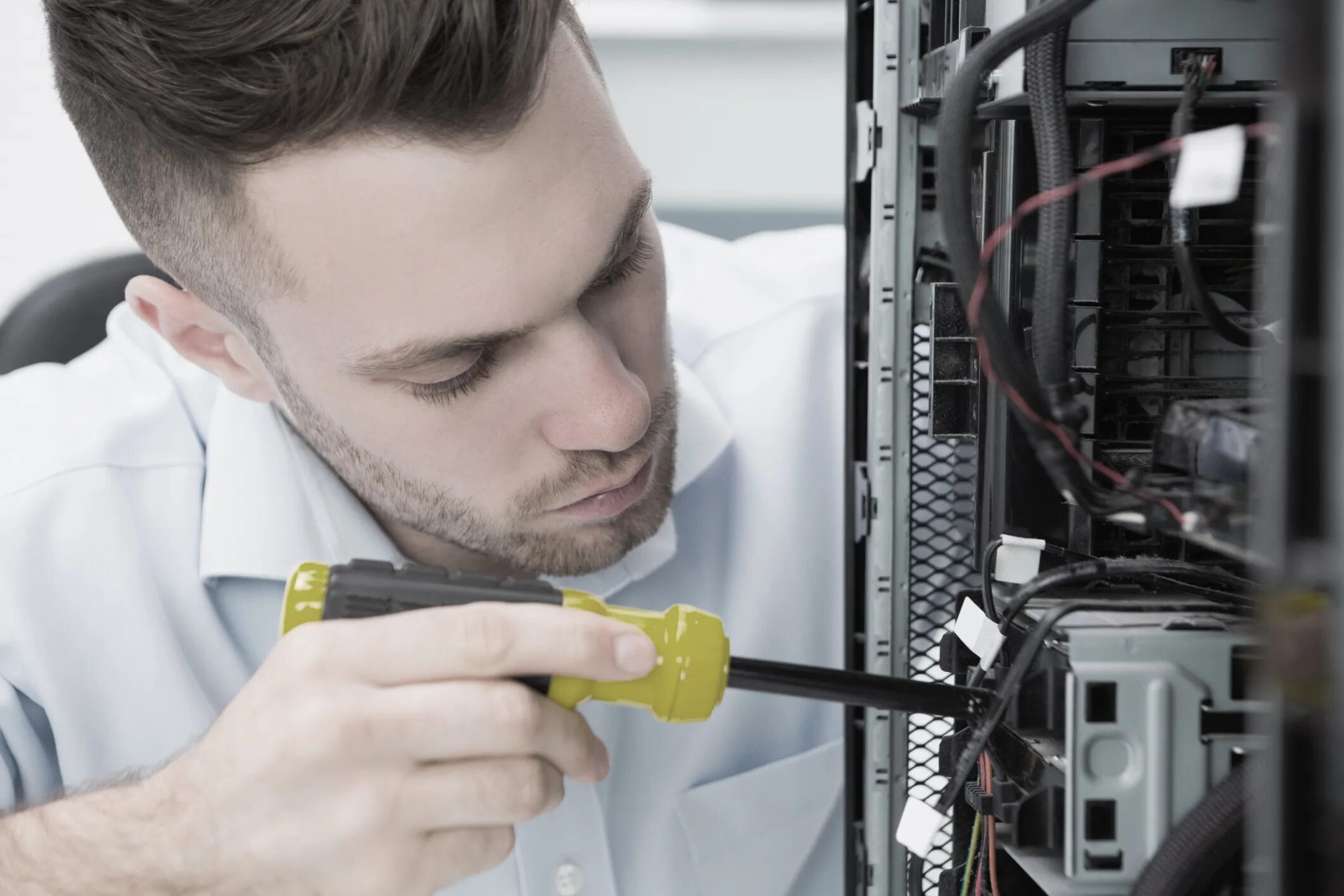 Системный администратор. Техническое обслуживание пк. Компьютерные системы и комплексы. Компьютерный инженер. Компьютерный инженер.