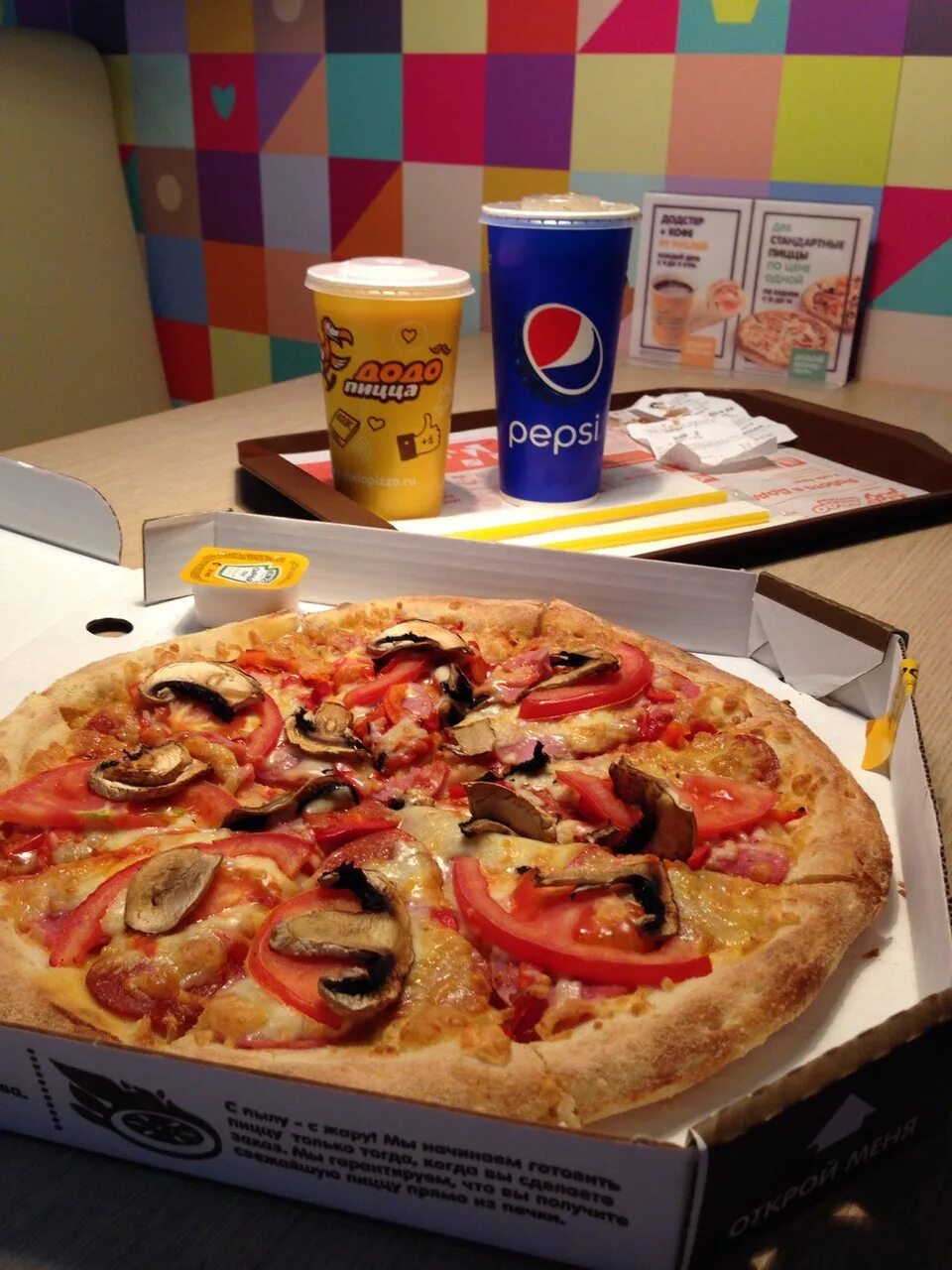 Пицца в королеве с доставкой. Королева пиццы. Королева пиццы. Пицца уно моменто в спб. Пицца королевская.