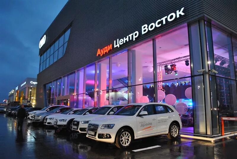 автомобильные салоны название. автосалон в америке. березовский тракт 11а автосалон рено. автосалон. как называются автосалоны.