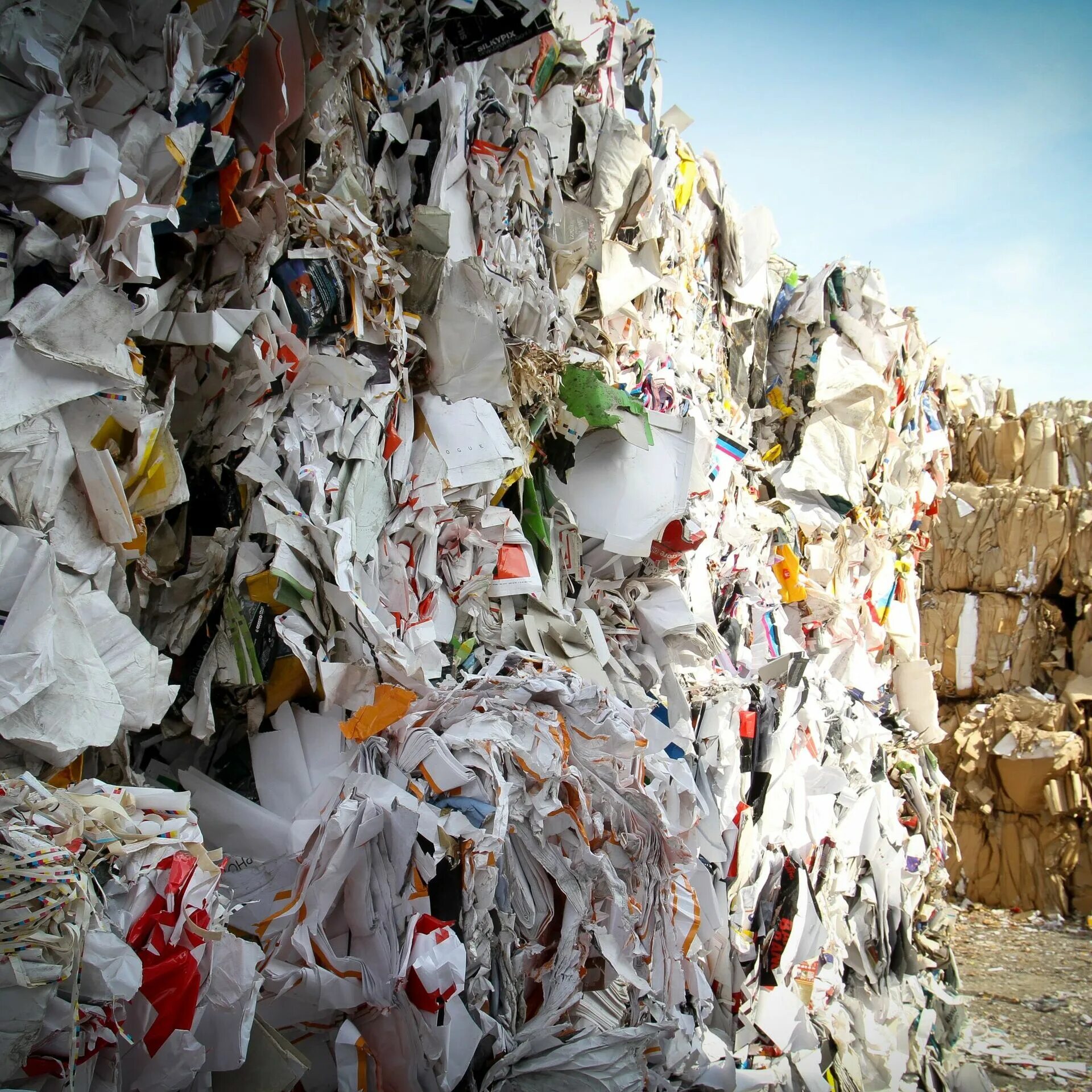 Х отходов. Отходы бумаги и картона. Макулатура отходы. Бумажные отходы. Бумага и картон мусор.