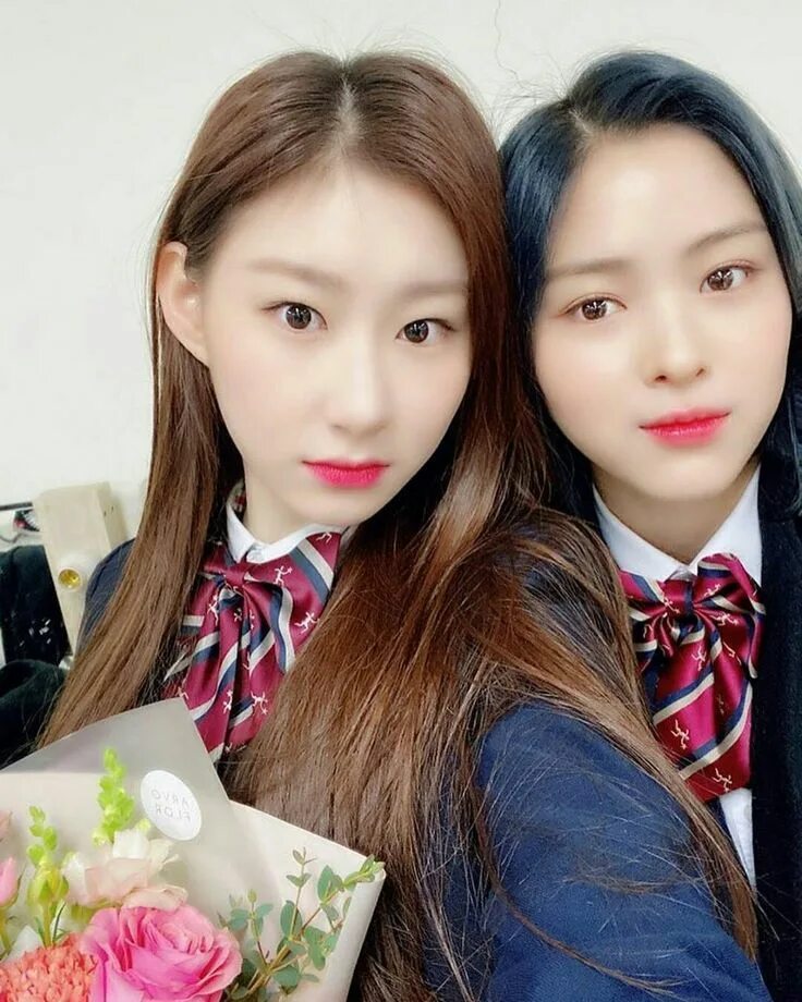 Ли чеен и черен. Itzy Chaeryeong. Itzy Chaeryeong Loco. Chaeryeong Ryujin.