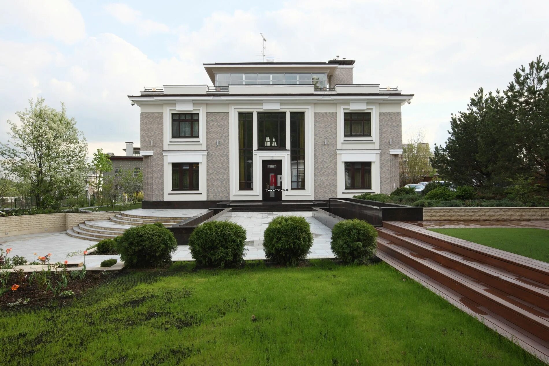 Проекты сергея махно загородный дом. Дом фахверк модерн. Суды частный дом. Суды частный дом. Частный дом.