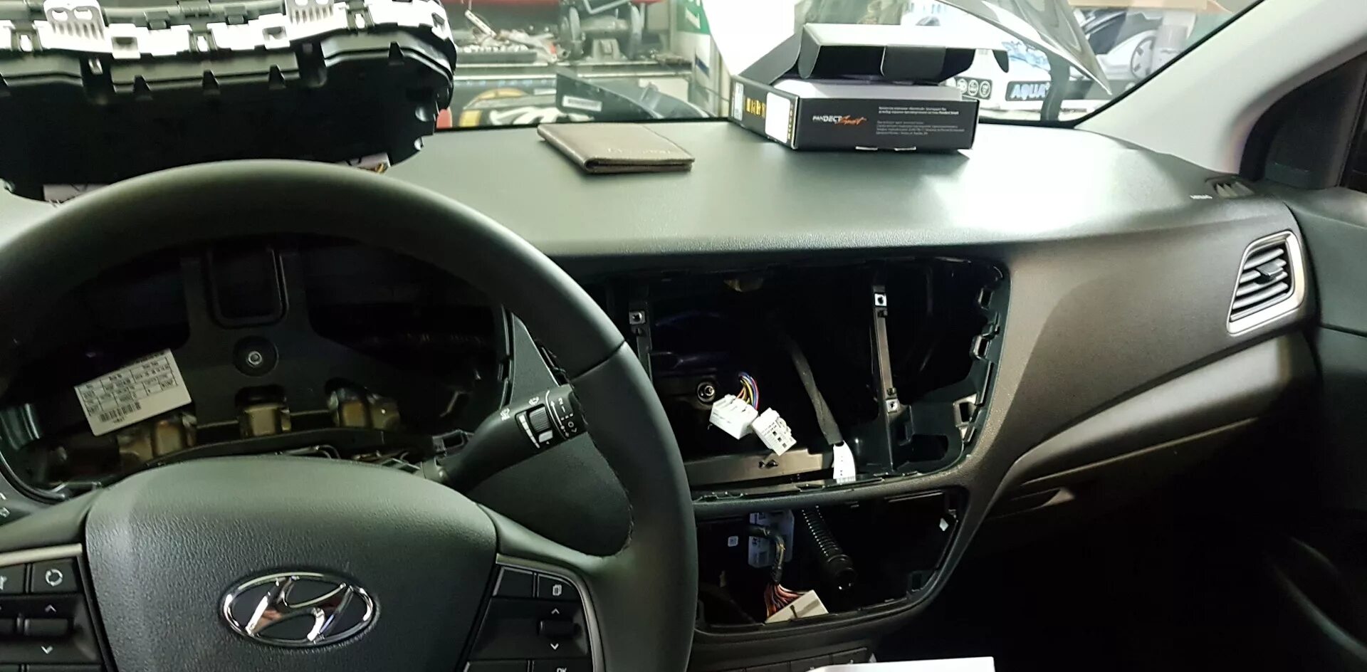 Solaris сигнализация. Штатный блок сигнализации hyundai солярис 2018. сигнализация солярис 2 штатная. штатная сигнализация солярис. дешевая сигнализация на солярис 2012-.