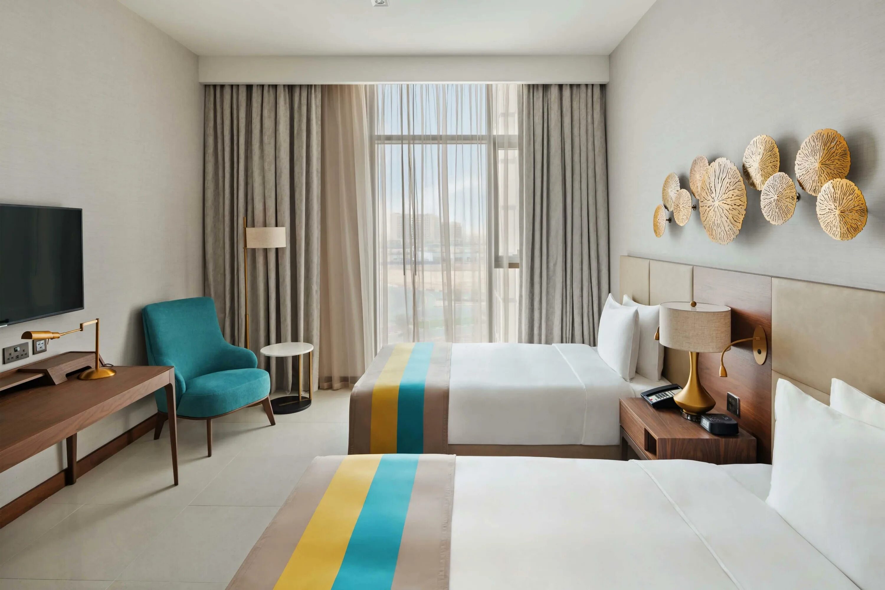 Holiday дубай. Holiday Inn Dubai al Maktoum. Holiday Inn Dubai al Maktoum 4*. Holiday Inn Dubai al Maktoum Airport 4 Дубай. Отель al Maktoum Airport 4 Holiday.