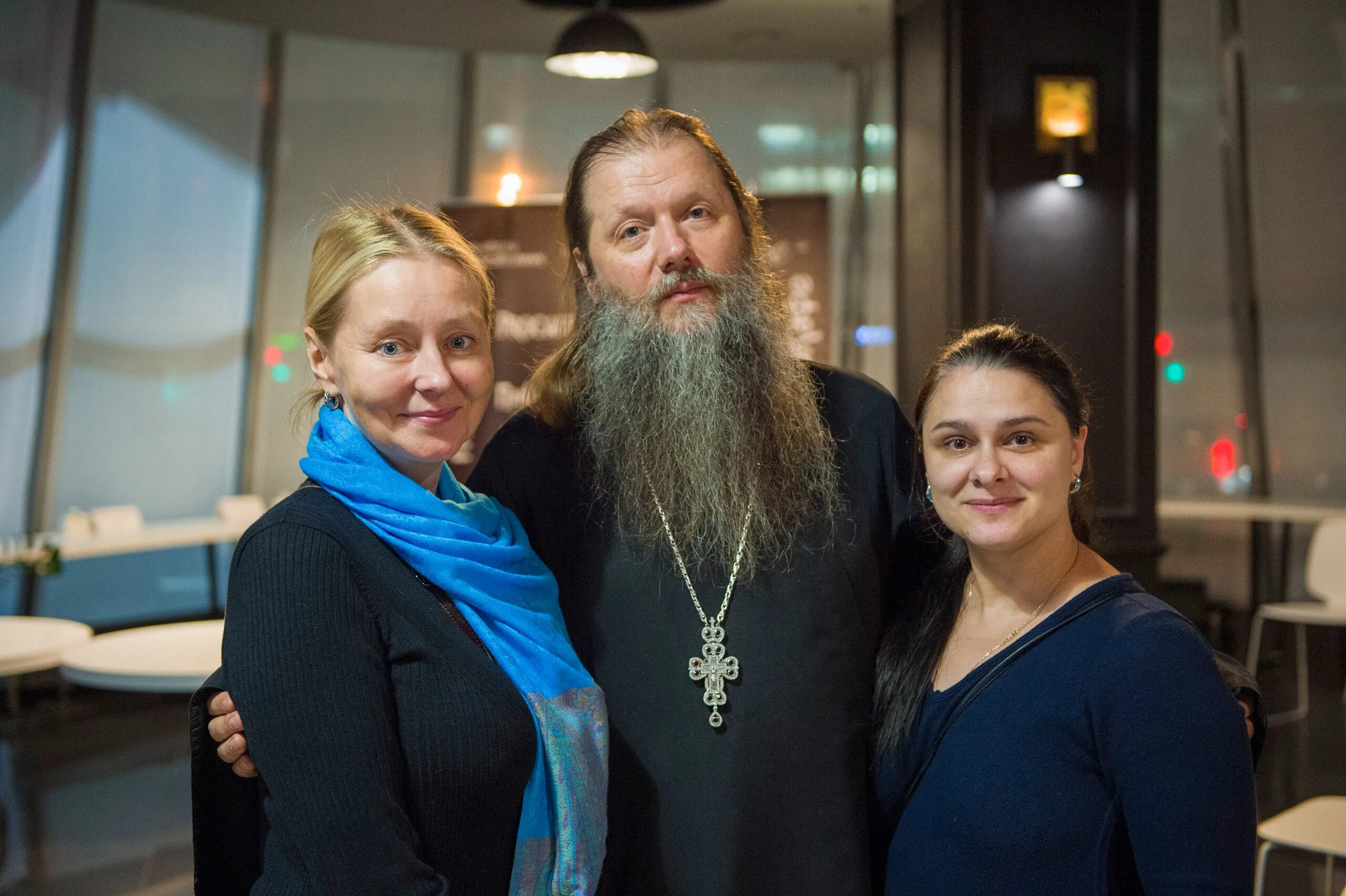 иерей александр цыганов псковская епархия. протоиерей артемий владимиров и матушка елена. артемий владимиров с матушкой еленой. красивые жены священников. батюшка с семьей.