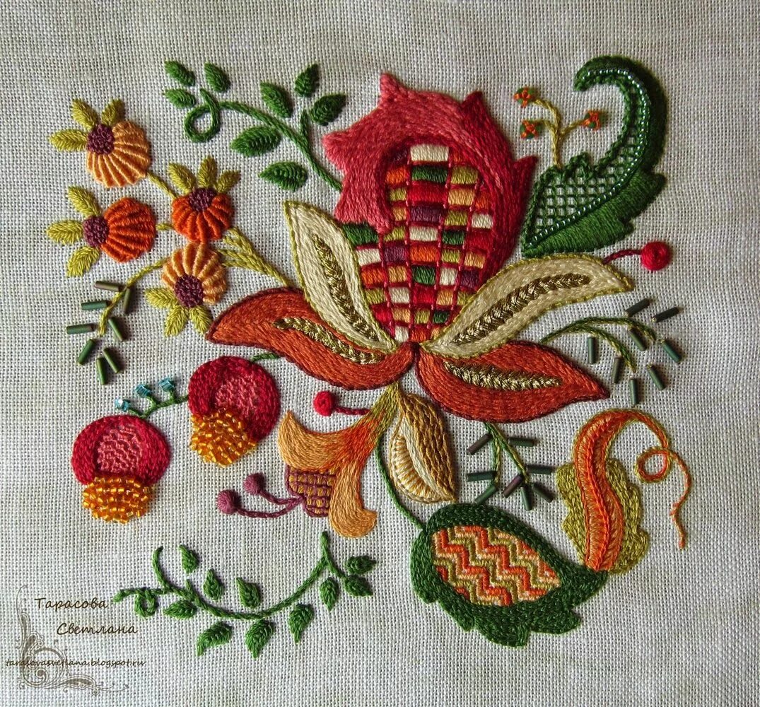 Crewel вышивка. современная вышивка гладью. шерстяные нитки для вышивания. красивая вышивка. вышивка крестом птицы.