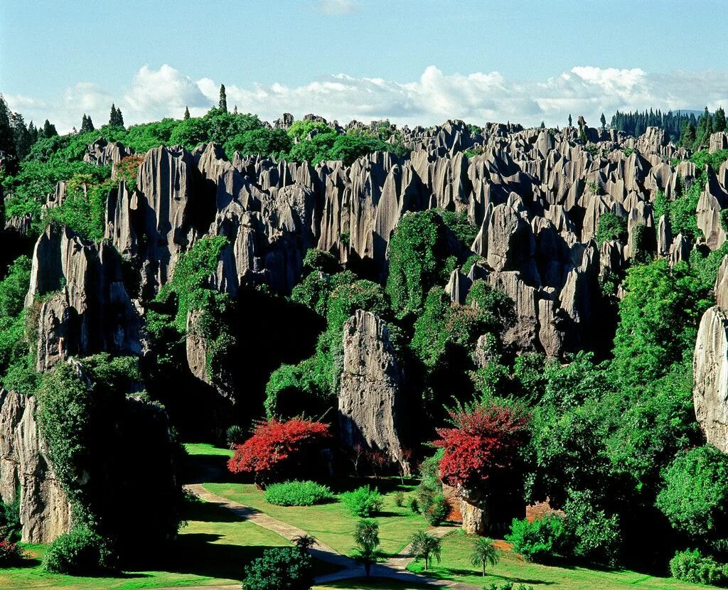 Unesco site. Каменный лес Куньмин. Reymvbym rfvtyysq KTC. Куньмин места. Куньмин ЮНЕСКО горы.