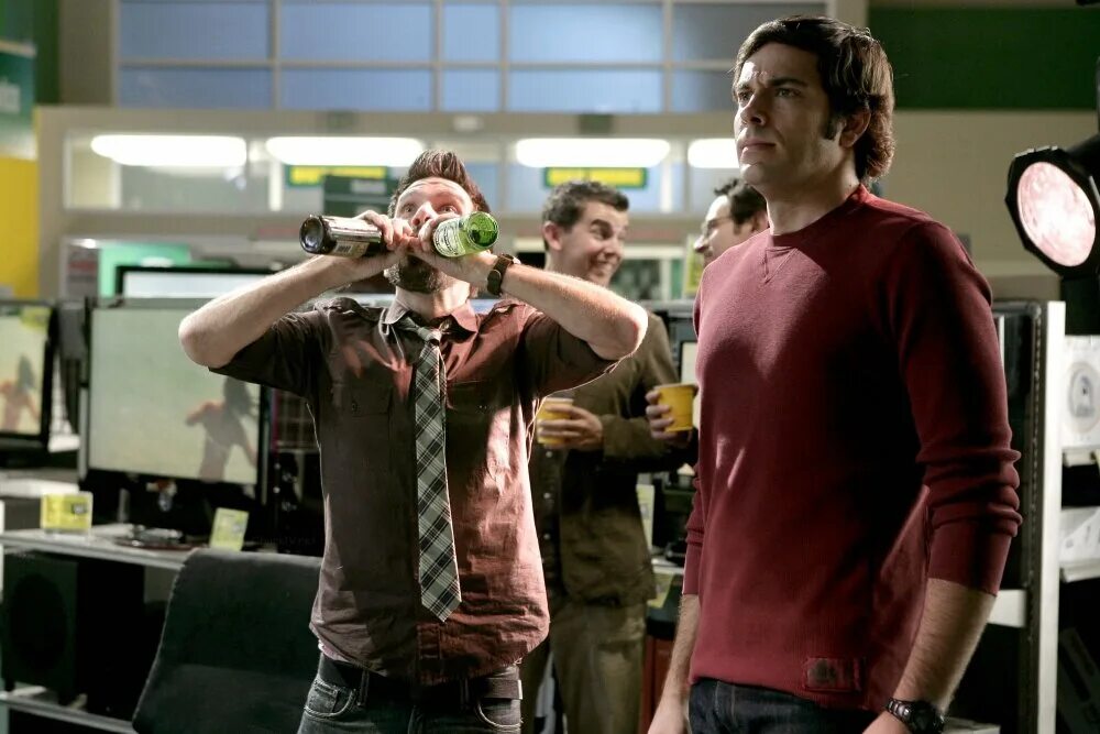 офицер чак из кампуса. чак бог. кикидо офицер чак. чак ширли. сериал кампус 2021.