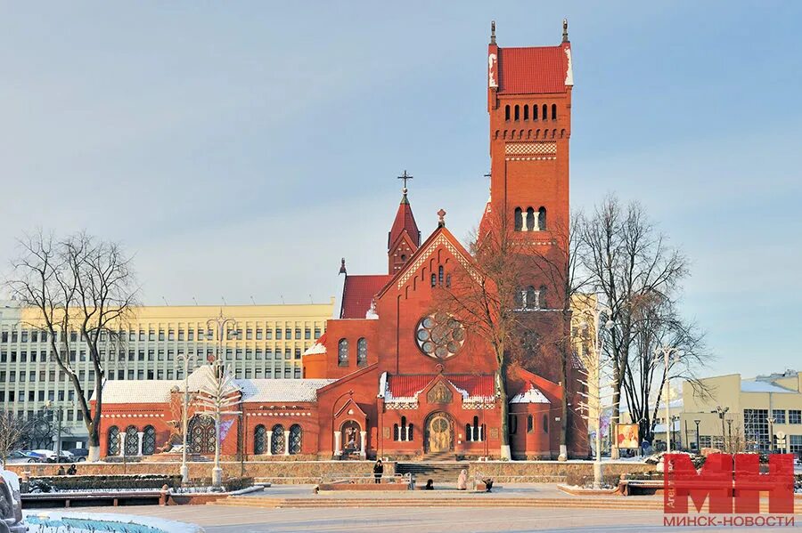 Костелы минска службы. Минск красный костел минск. Костелы минска службы. Костел казимира вильнюс. Костелы минска службы.
