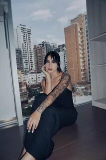 Hellooo, welcome to my room, a little summary about me and my dreams.My nam...