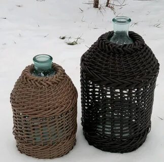 Бутыль из ротанга
