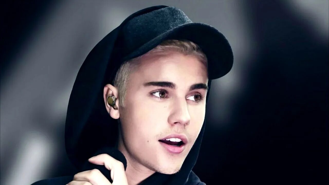 Justin Bieber. Джастин Бибер с голубыми глазами. Джастин Бибер Company. Justin Bieber "the best, CD". Company justin