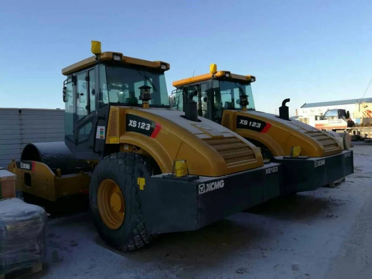 Каток xcmg xs123. Виброкаток xcmg xs123. Каток xcmg xs143. Каток xcmg xs143. Каток xcmg 123.