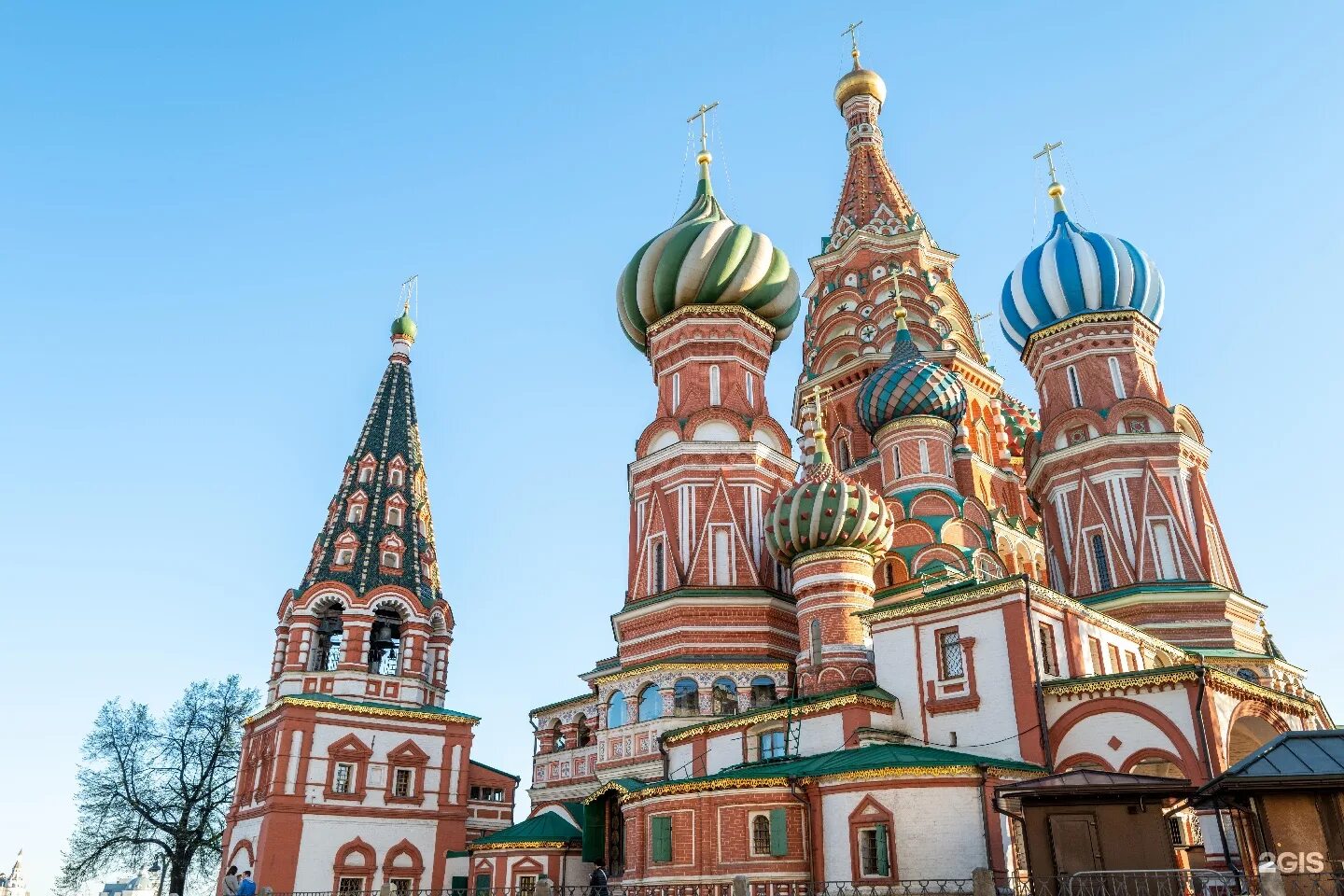 Площадь церкви. Собор василия блаженного (покровский собор). храм василия блаженного красная площадь. собор василия блаженного симметрия. покровский храм москва.