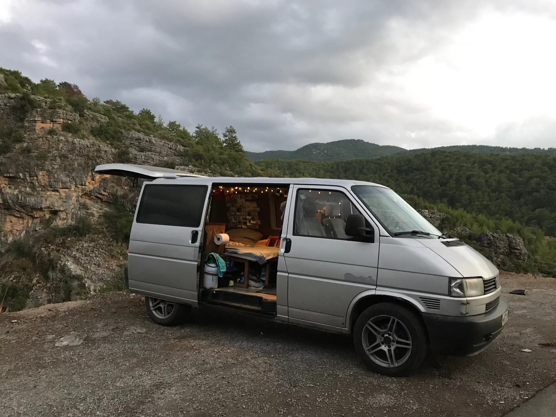 Volkswagen t4. Диски на фольксваген т4 r16. Vw t6 r19. Фольксваген т4 диски. Колеса фольксваген транспортер т4.