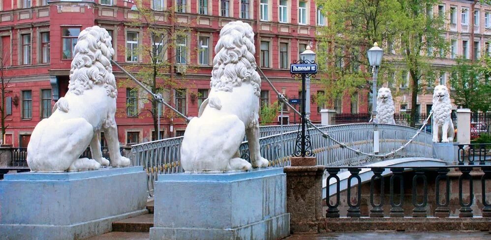 Петербург львы на мосту. Львиный мостик в санкт-петербурге. Львиный мост мост. Львы на львином мосту в санкт-петербурге. Канал грибоедова львиный мост.