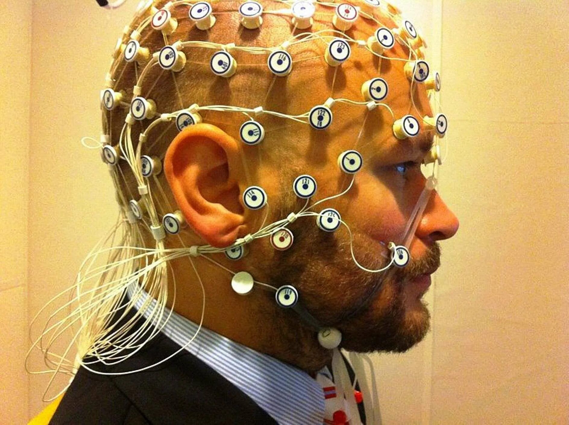 Шлем для головного мозга. ЭЭГ. Энцефалограмма головного мозга. Шапочка для ЭЭГ.