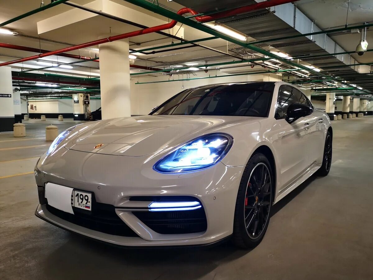 Продажа автомобилей 2017 года. Порше Панамера турбо. Porsche Panamera 2017. Порше Панамера 2017 белая. Porsche Panamera 2 Turbo.