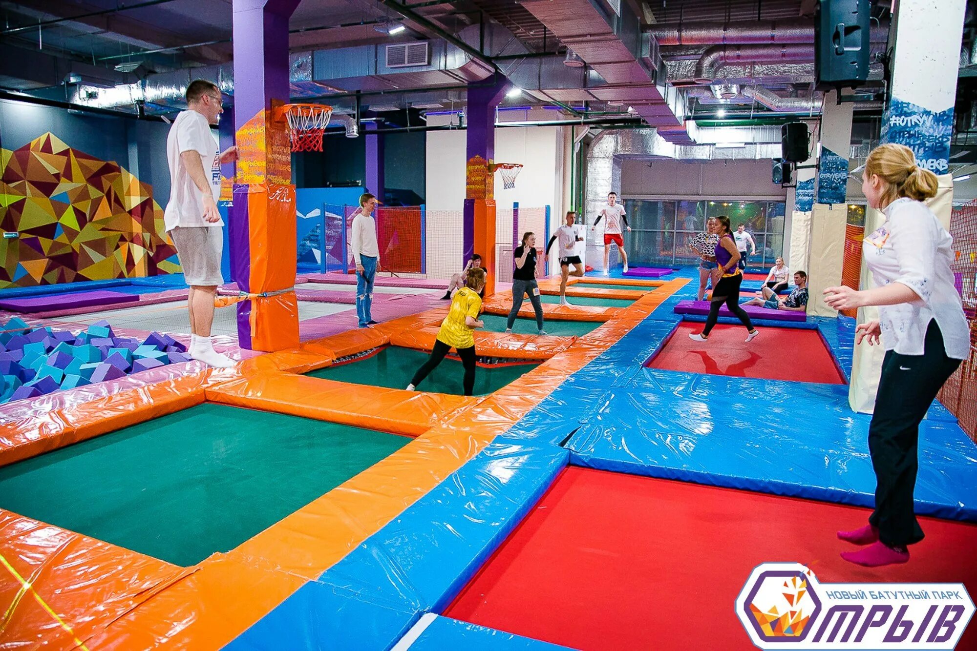 Батутный парк отрыв оренбург. Батутный парк отрыв серов. Батутный центр отрыв. Батутный парк отрыв екатеринбург. Батутный парк отрыв.