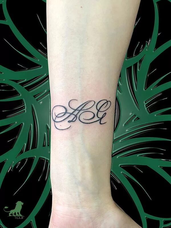 тату две буквы. тату с инициалами детей. тату инициалы. тату две буквы. тату инициалы.