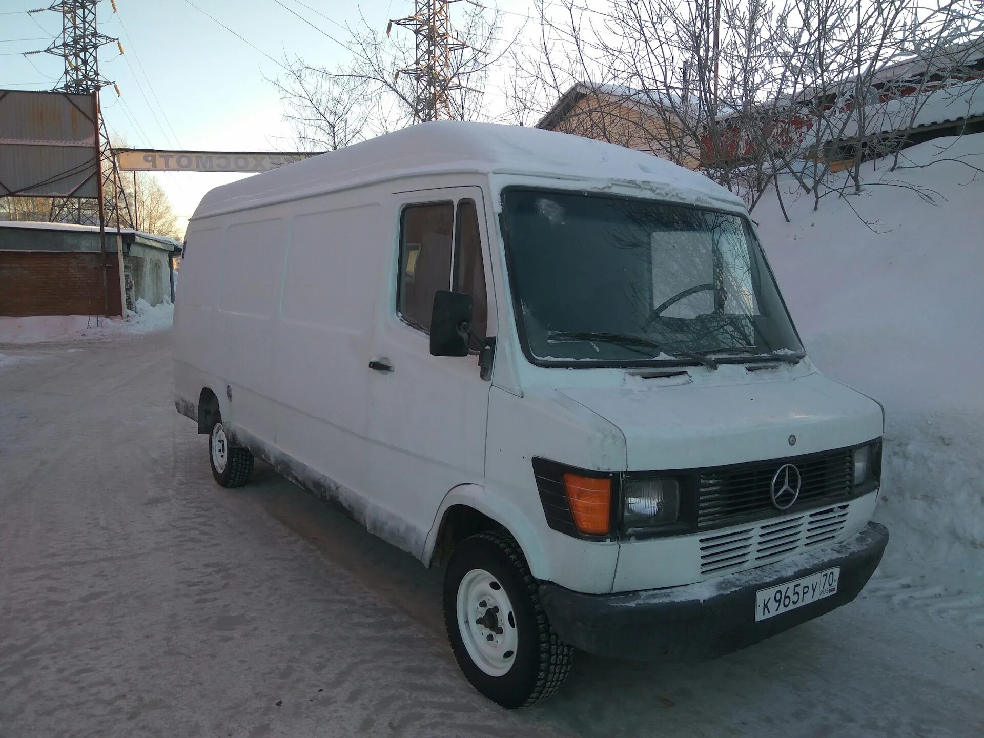 Купить мерседес 410. Мерседес 410d. Мерседес 410. Mercedes Sprinter 1998 2.3 MT. Микроавтобус Мерседес 207 1990.