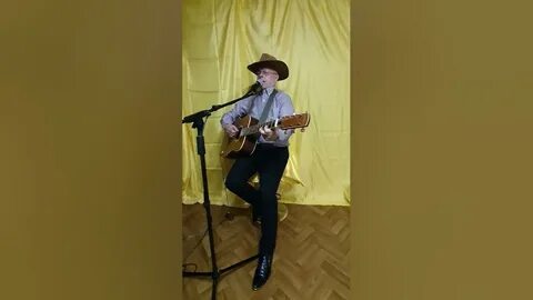 Поэт поющий любовь