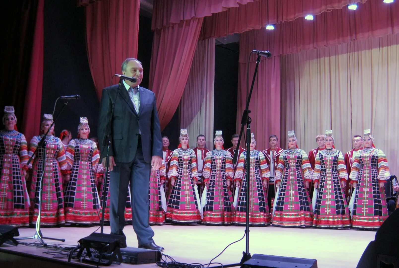 Погода в народном воронежской области. Воронежский народный хор. ДК Отрадное Воронеж. Анинский народный хор ансамбль Воронежская область. Воронежский народный хор 80 лет.