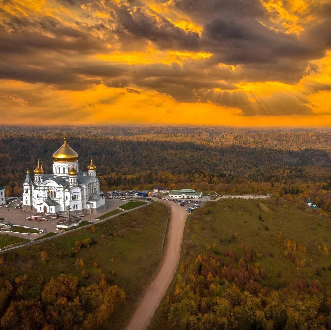 Белогорский монастырь Пермский край. Белогорский Николаевский монастырь Пермский край. Белогорье мужской монастырь Пермский край. Белая гора Белогорский монастырь.