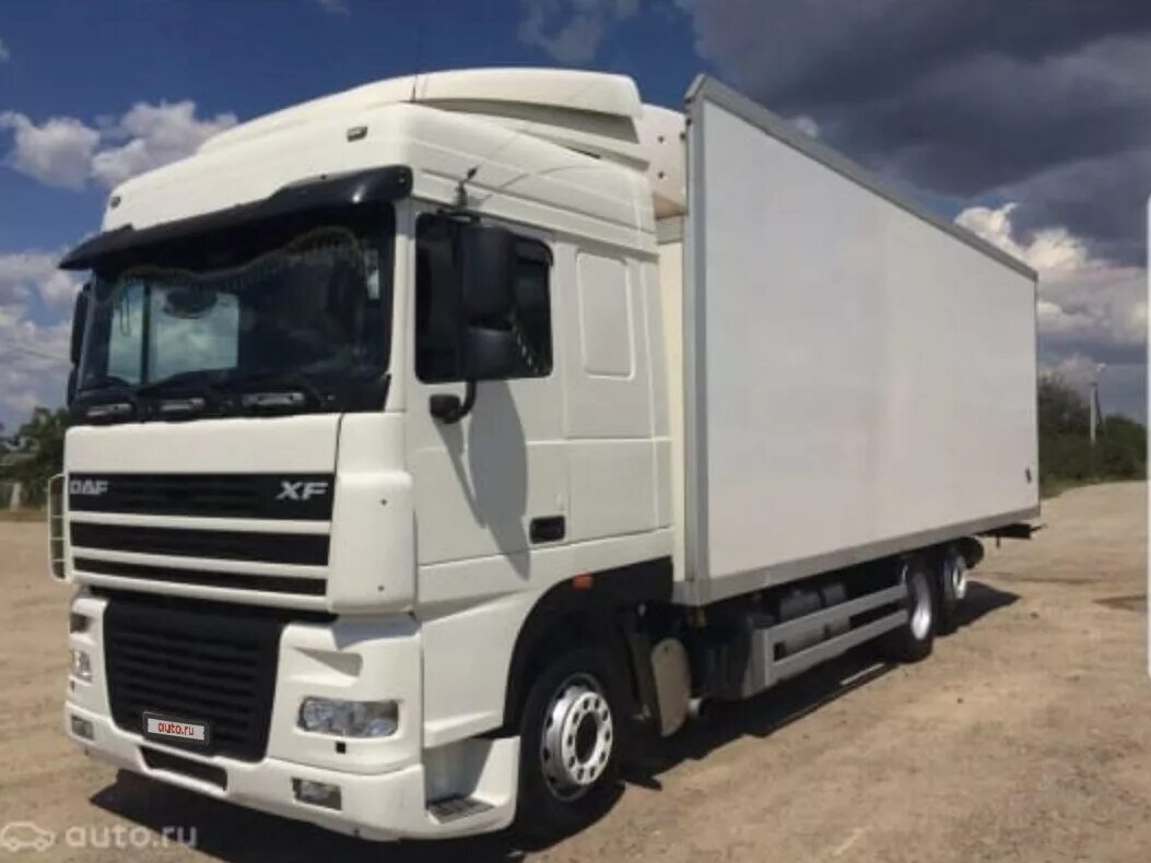 Куплю даф б у. Даф 95 XF С рефрижератором. DAF XF 95 2006. DAF XF 95 рефрижератор. Даф хф 105 с рефрижератором.