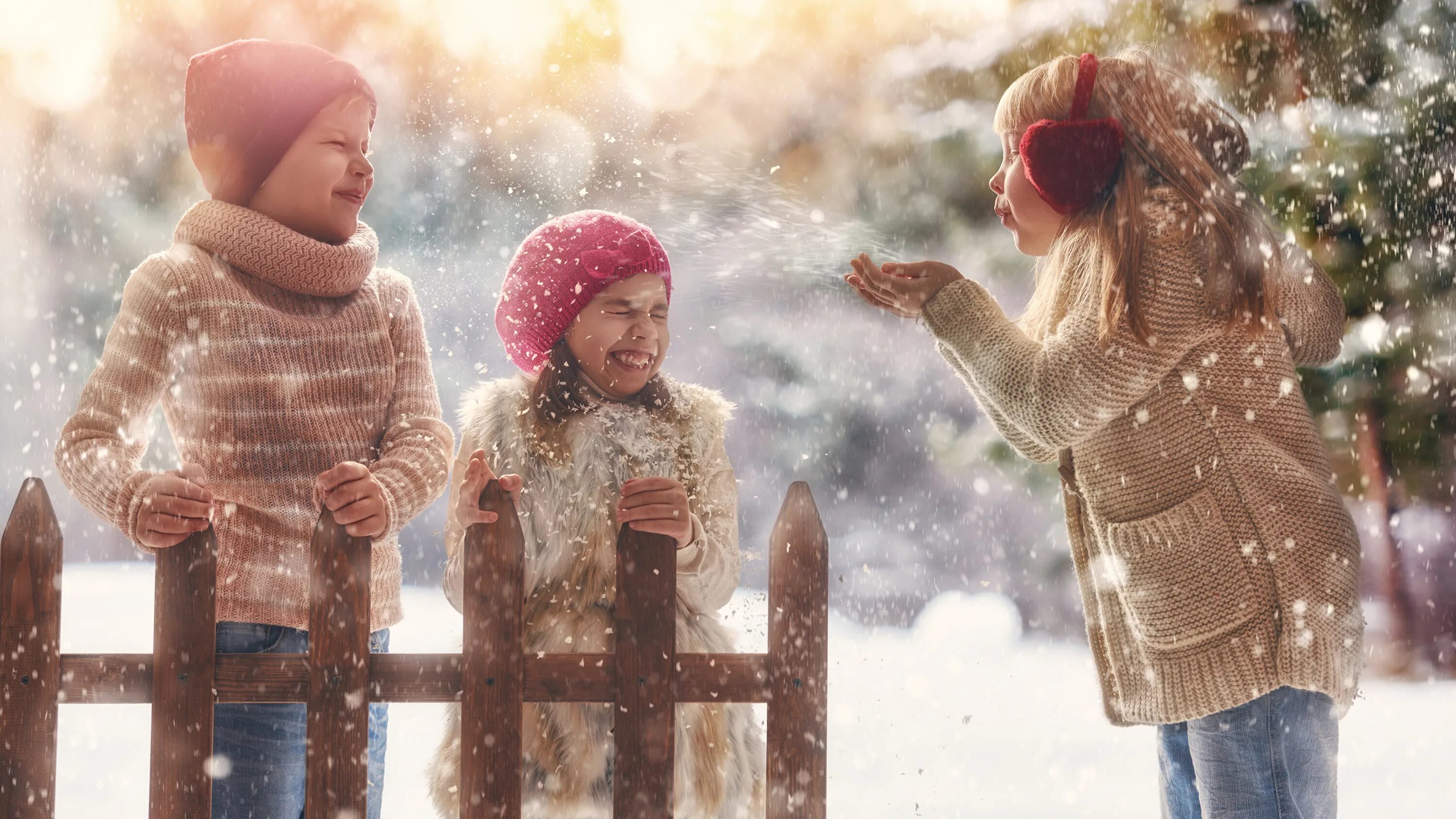 Первый снег детям. Дети зимой. Дети радуются снегу. Зима радость. Дети радость зима.