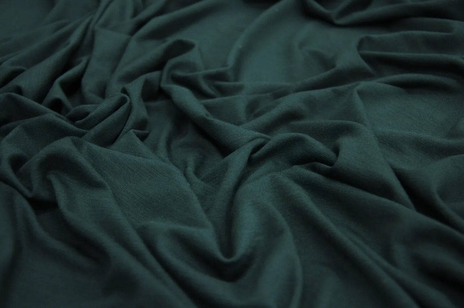 Костюмная ткань 80%вискоза. Зеленая костюмная ткань. Ткань вискоза полиэстер. Зеленая ткань полиэстер.