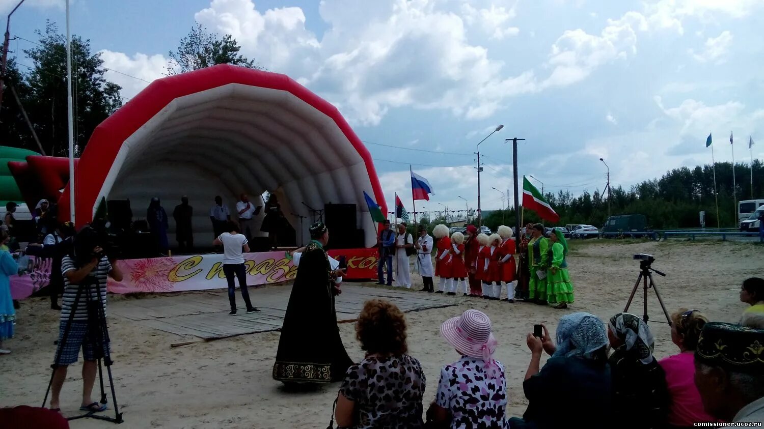 П Салым. Сабантуй в Салыме. Сабантуй палатки торговые с баннером. Нации в Салыме.