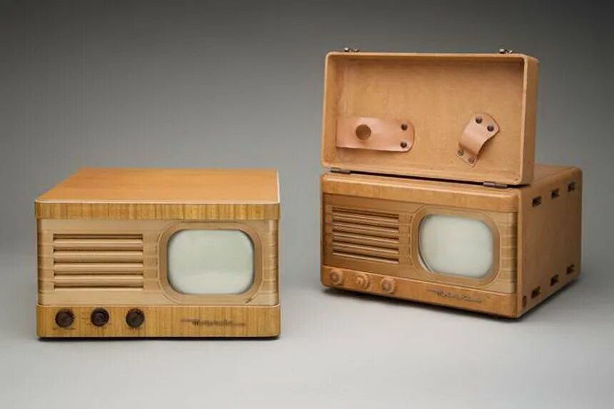 Телевизор 1928 года. Первый телевизор motorola. Телевизор моторола. Golden view телевизор. Motorola tv.