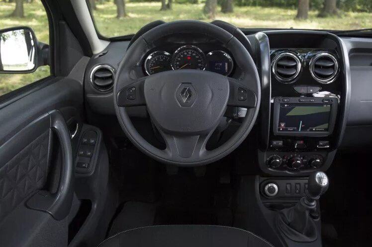 Рено фото салона внутри Городские против деревенских. Renault Kaptur против Renault Duster