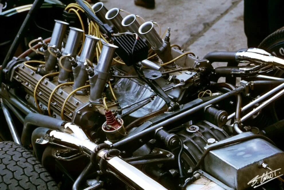 Двигателя формула автомобиля. Двигатель Formula 1. Мотор ф1. Мотор болида f1. V12 f1.
