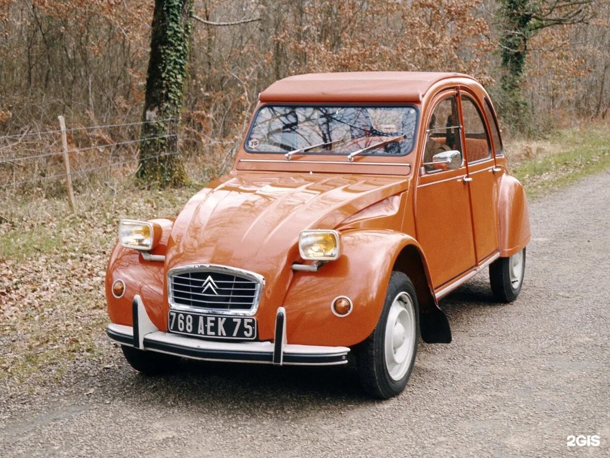 Citroen 2cv 2. Citroen 2cv. Французские машины. Citroen 2cv кабриолет. Ситроен с2 1960.