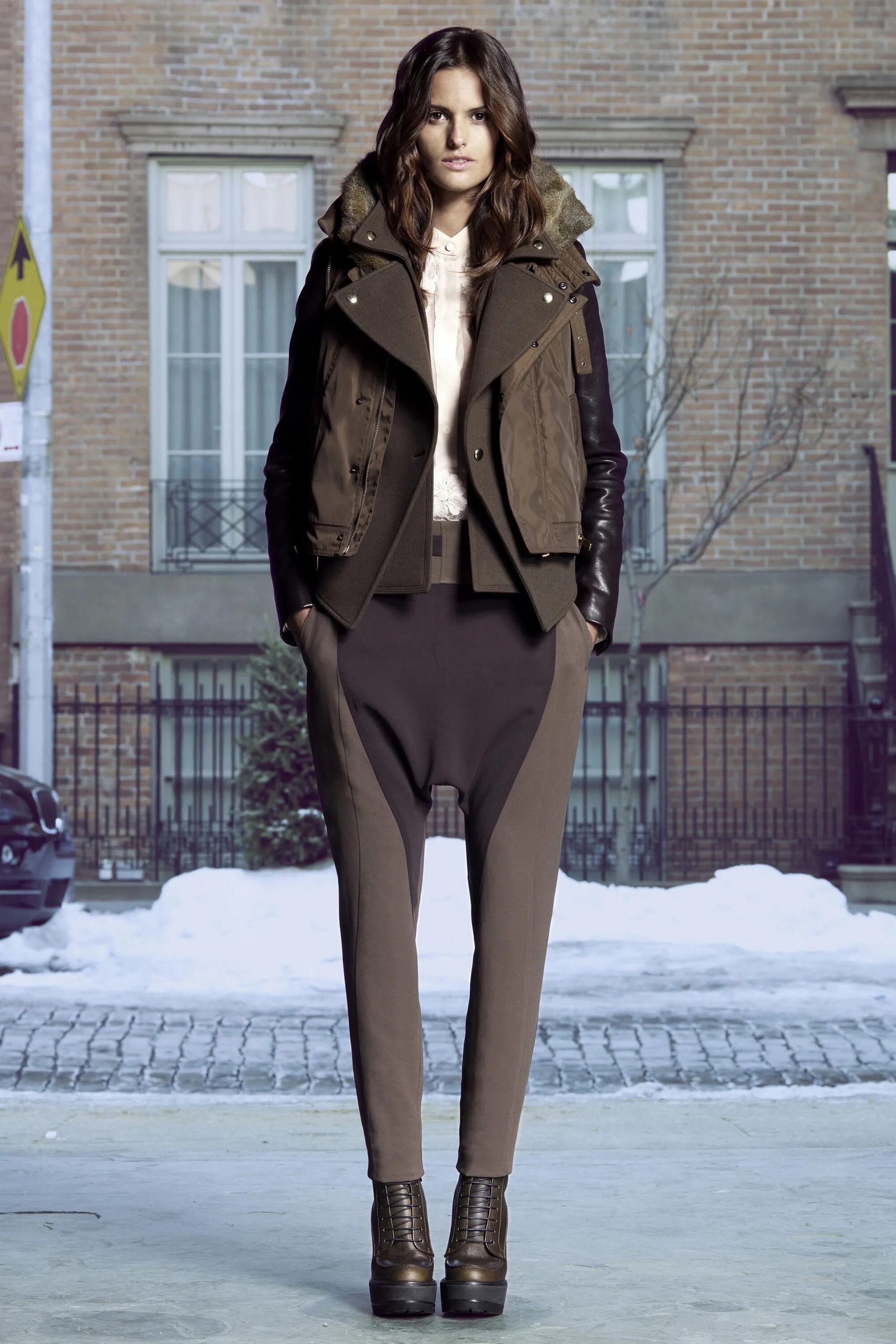 Как носить брюки зимой. Givenchy pre fall 2011. укороченные брюки зимой. короткие брюки зимой. зимняя обувь с брюками.