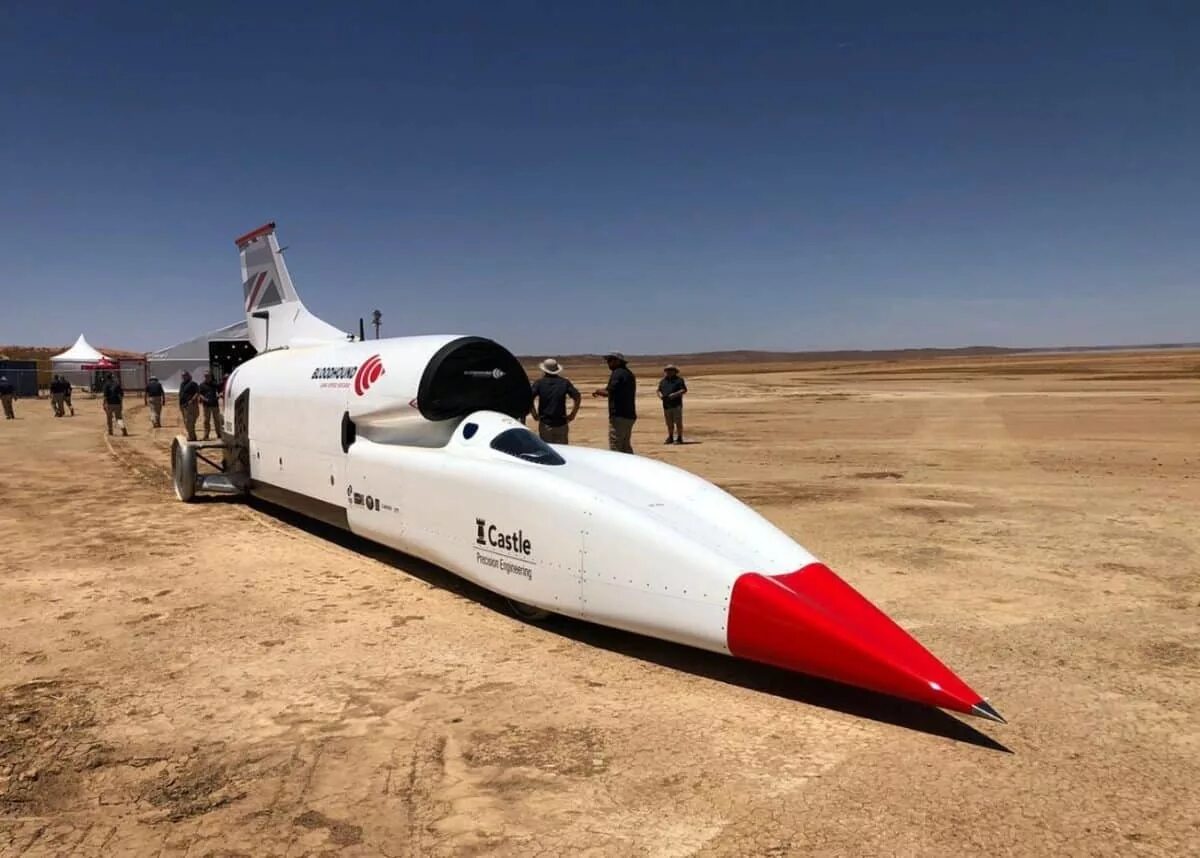 Рекорд скорости на машине. Thrust SSC (1228 км/ч ).. Машина Bloodhound SSC. Bloodhound SSC рекорд. Реактивный автомобиль Thrust SSC.