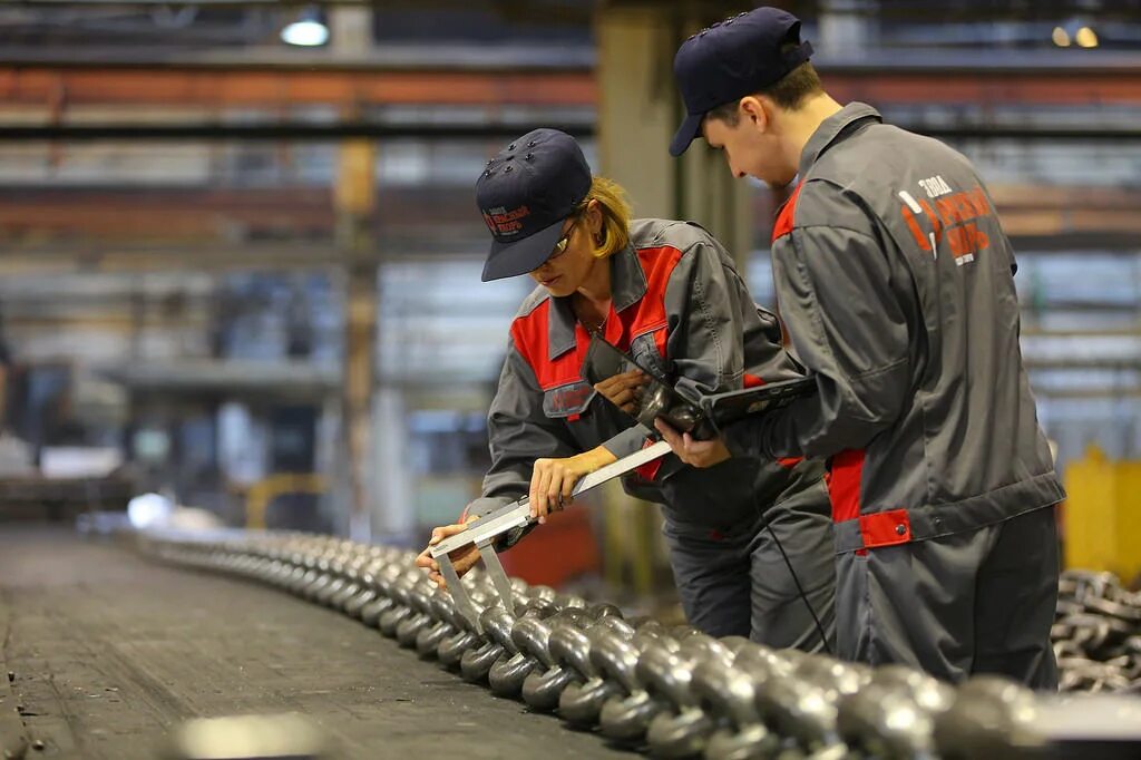 Фанерный комбинат красный якорь слободской. Красный якорь нижний новгород. Завод красный якорь. Якорный завод в нижнем новгороде. Красный якорь нижний новгород.