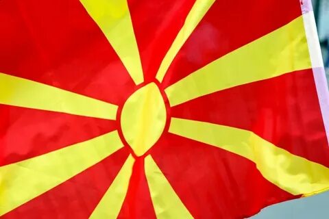 Флаг с желтыми лучами