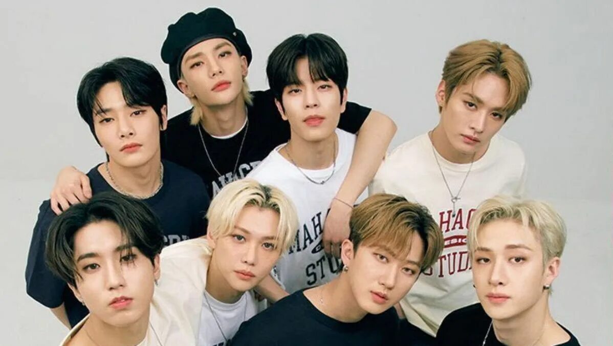 Manic stray kids. Группа stray kids 2021. Группа stray kids в москве. Группа stray kids 2022. 2022.