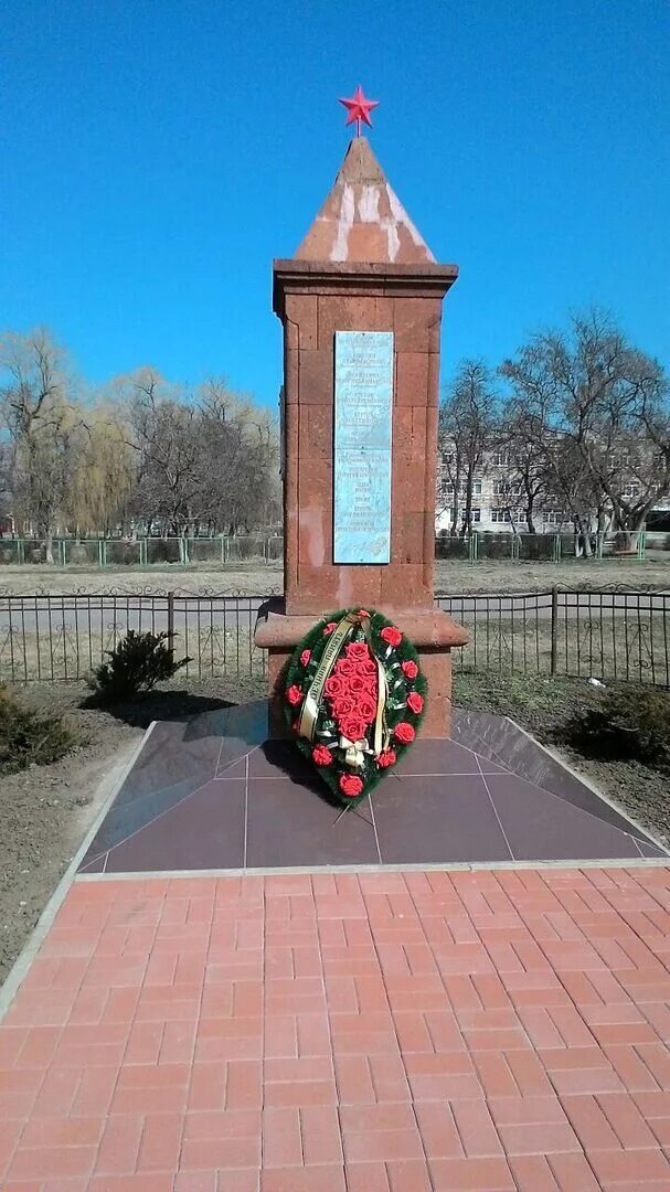 Хутор Болгов Усть Лабинский. Братский Усть-Лабинский район мемориал. Усть Лабинск Хутор Болгов. Памятник в Братском Усть Лабинский район. Памятники усть лабинск