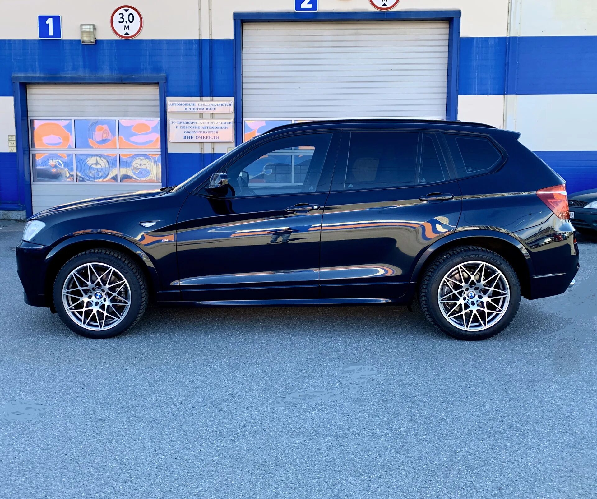 Шины на бмв х3. BMW x3 f25 r19. BMW f25 r19. BMW x3 f25 диски r19. Стиль 755 БМВ x5.