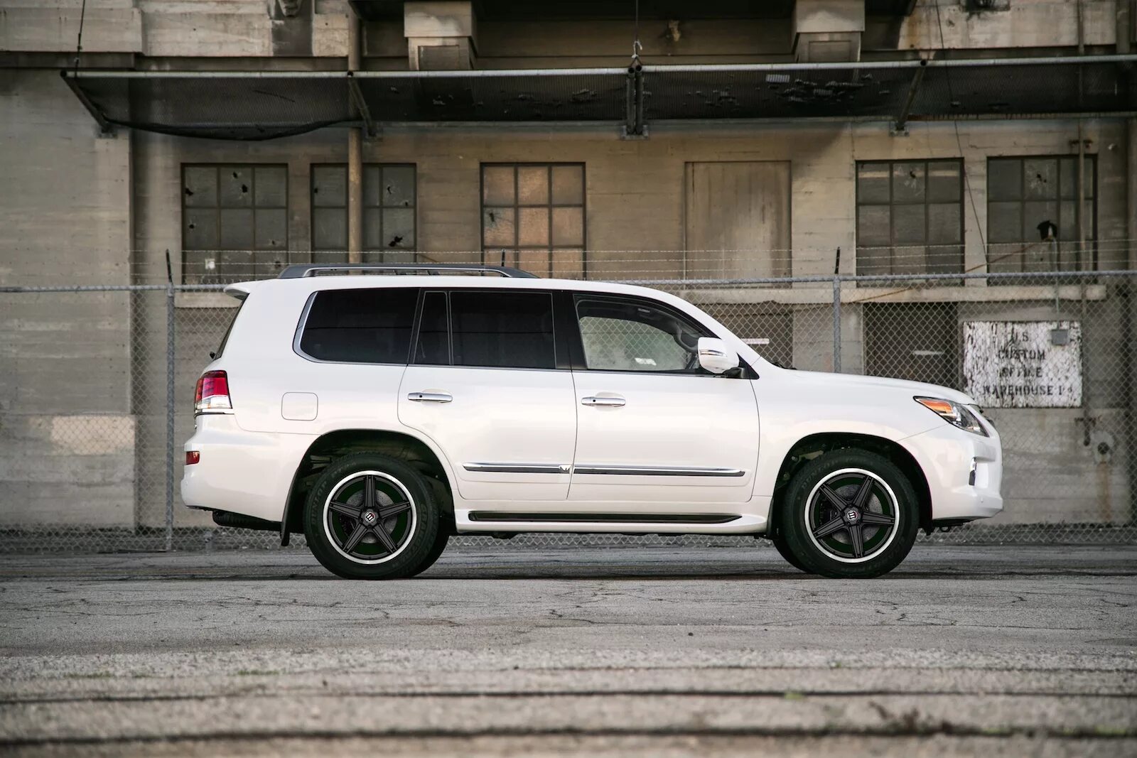 Диски на лексус 570. Диски Lexus LX 570. Диски на Лексус ЛХ 570. Lexus LX 570 колеса. Кованые диски Lexus lx570.