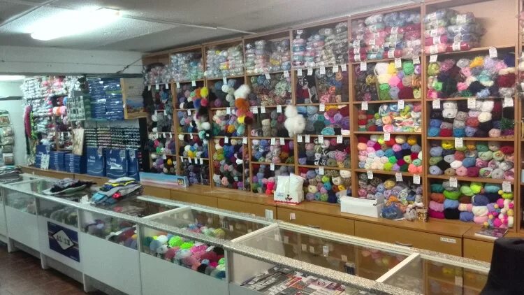 витрина для рукоделия. набор ниток для шитья алиэкспресс. где магазин рукоделия в киреевске. рукоделие красногорск. швейная фурнитура.